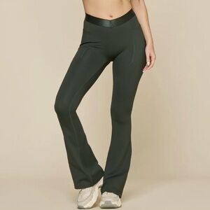 POPFLEX Women's NWT Dark Forest Green Flared Leggings Pants sz L 34”